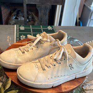 On cloud  SneakersWomen's THE ROGER Advantage Shoes